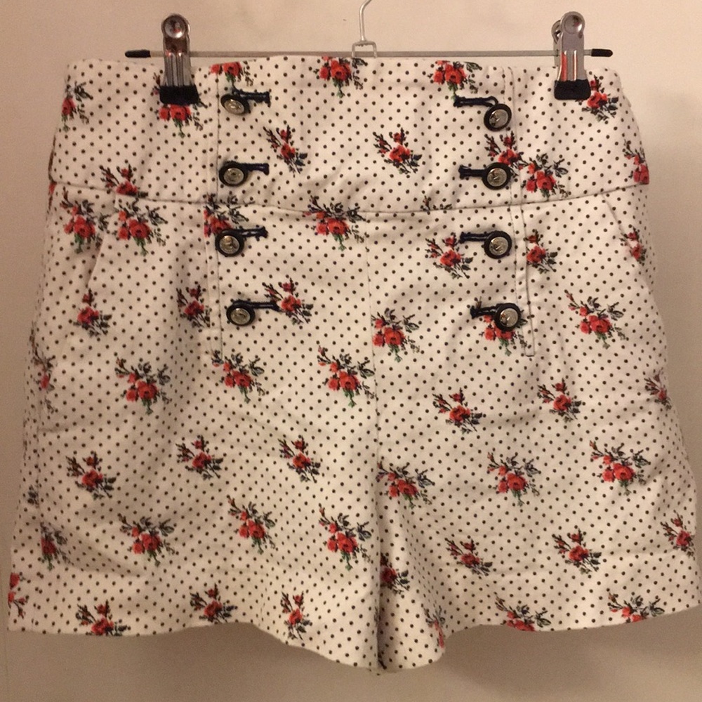 Zara floral shorts. Side zip. Medium
